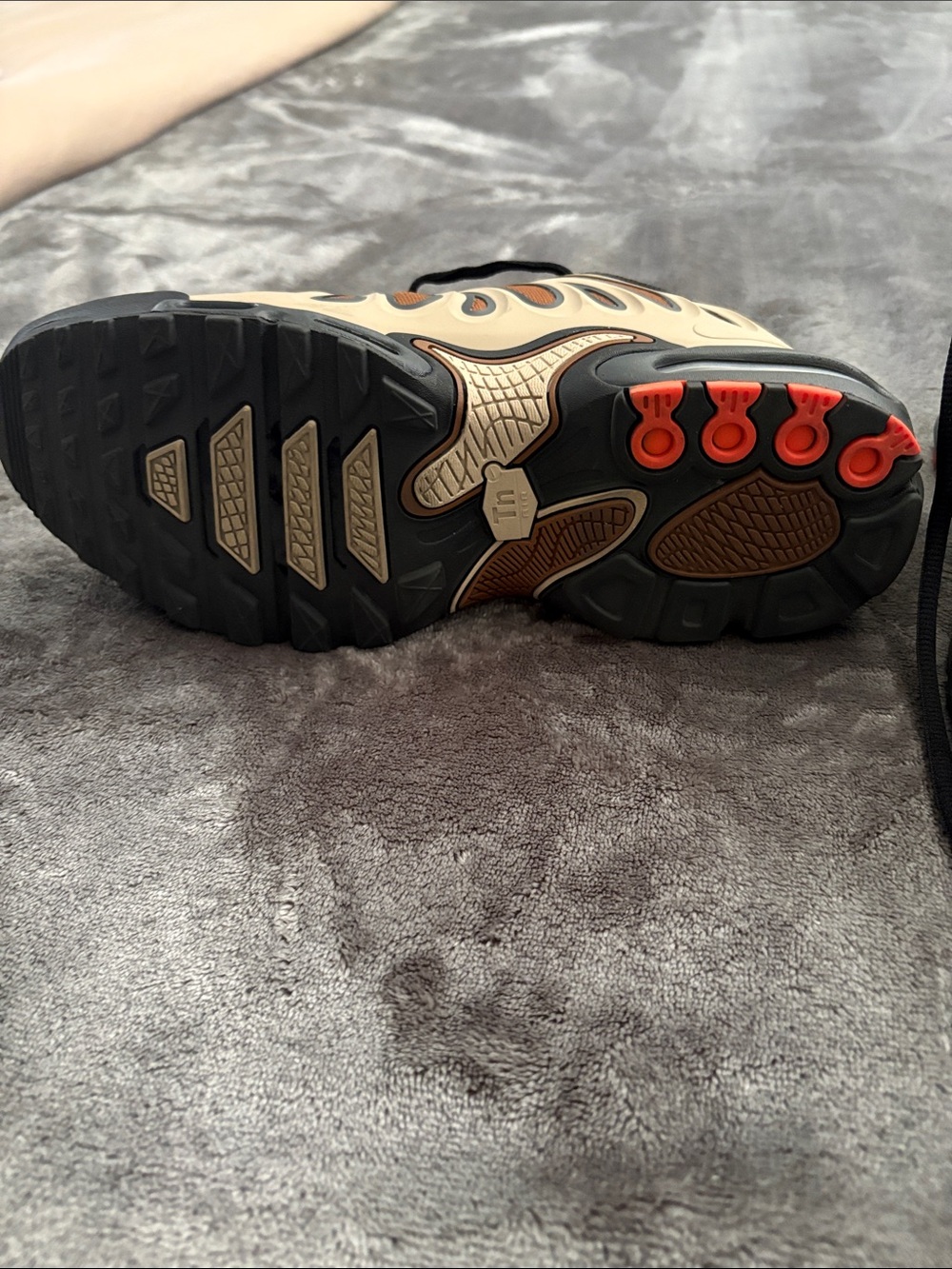 Nike Men’s Air Max Plus Drift - Picture 2 of 6
